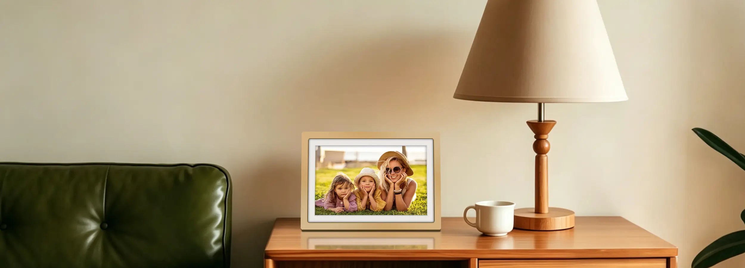 gold-frameo-digital-picture-frame-slideshow-photo