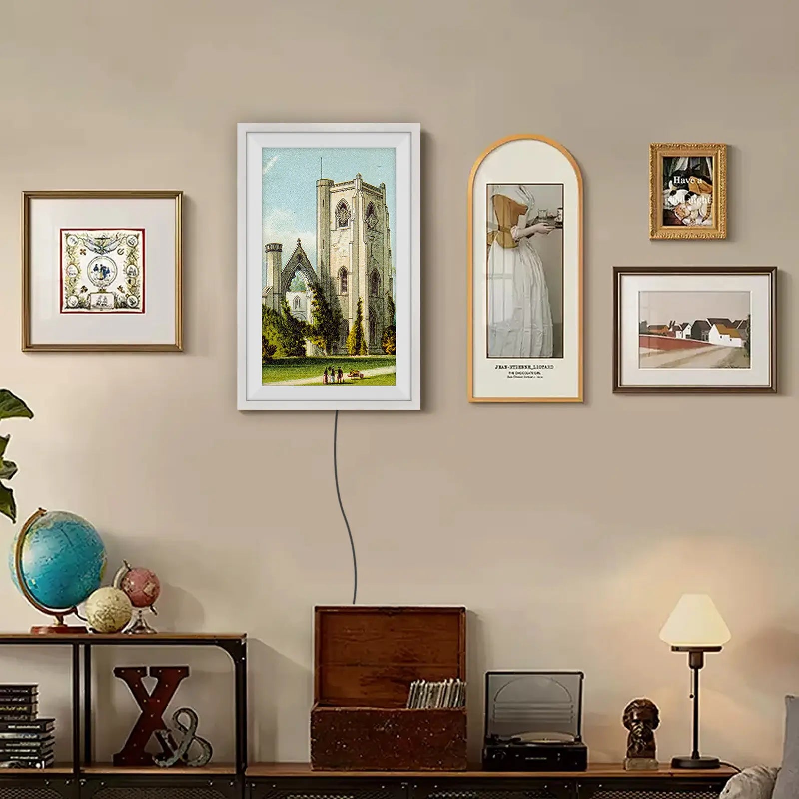 digital-picture-frame-wall-mounted