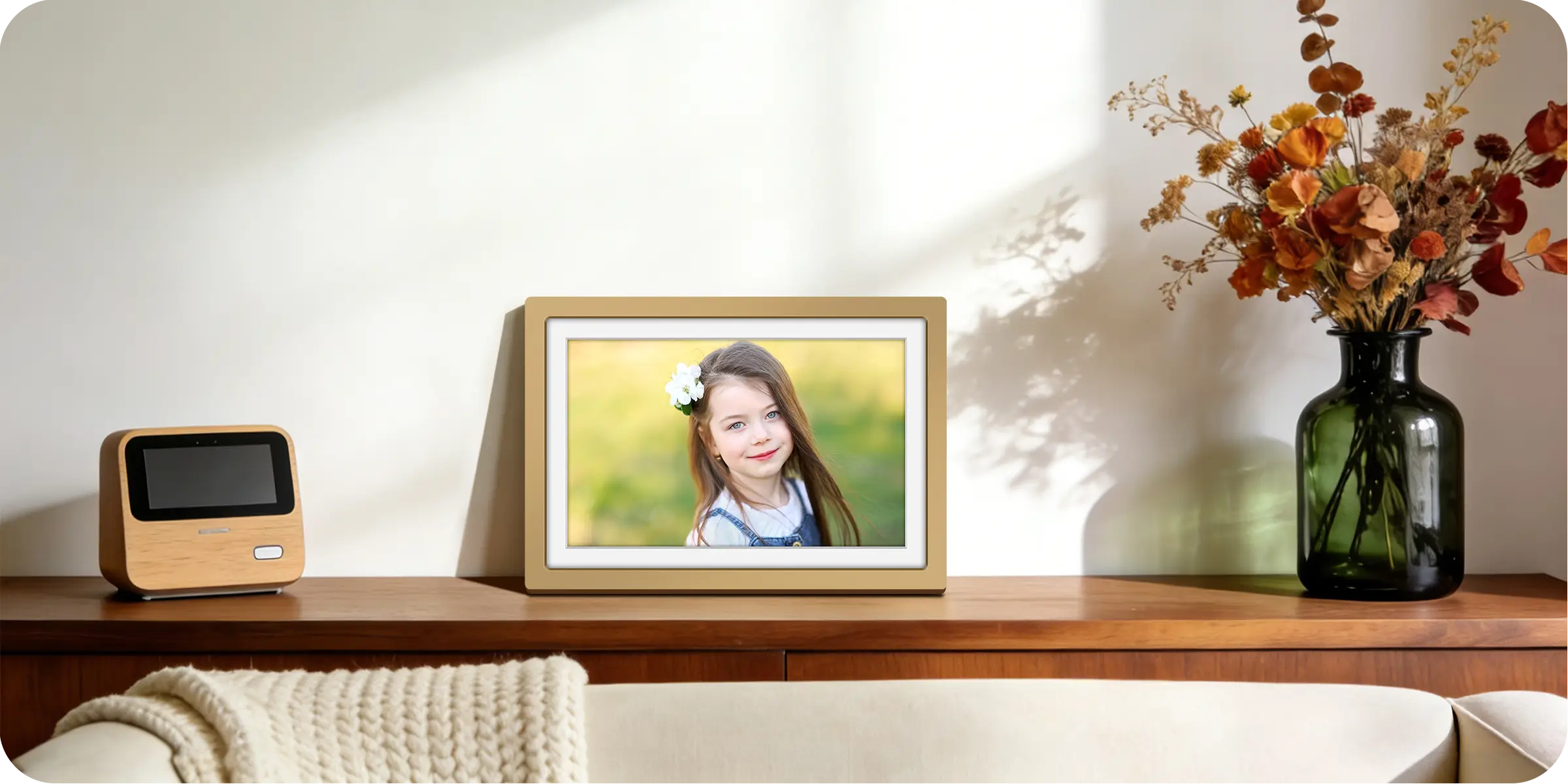 gold-digital-photo-frame-high-resolution-display